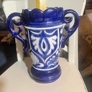 Vintage Mexican floral white/blue double handled vase.